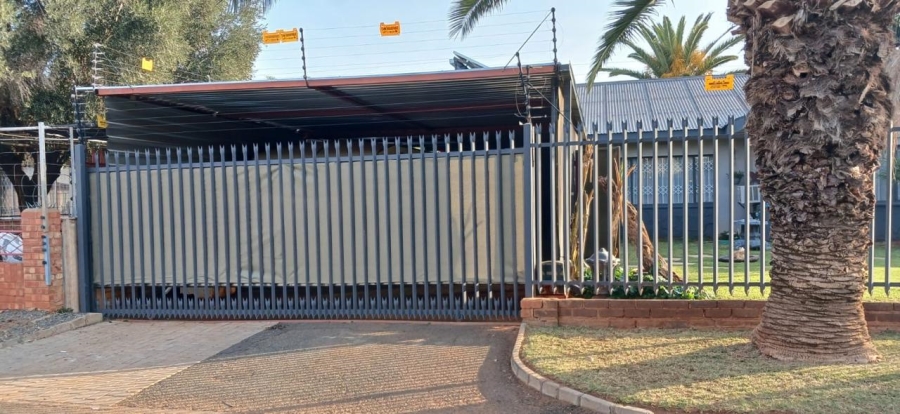 3 Bedroom Property for Sale in Heuwelsig Northern Cape